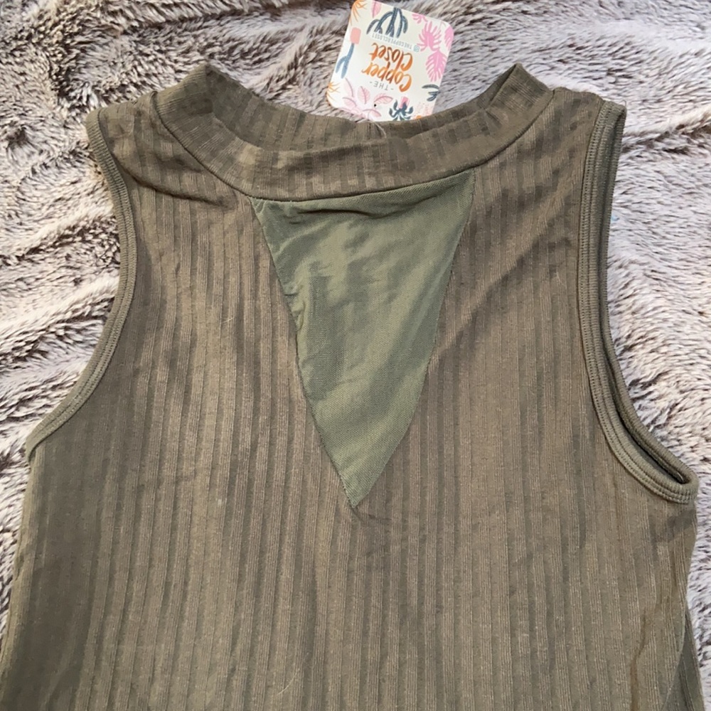 V-Neck Mesh Army Green Ribbed Tank - Picture 2 of 4